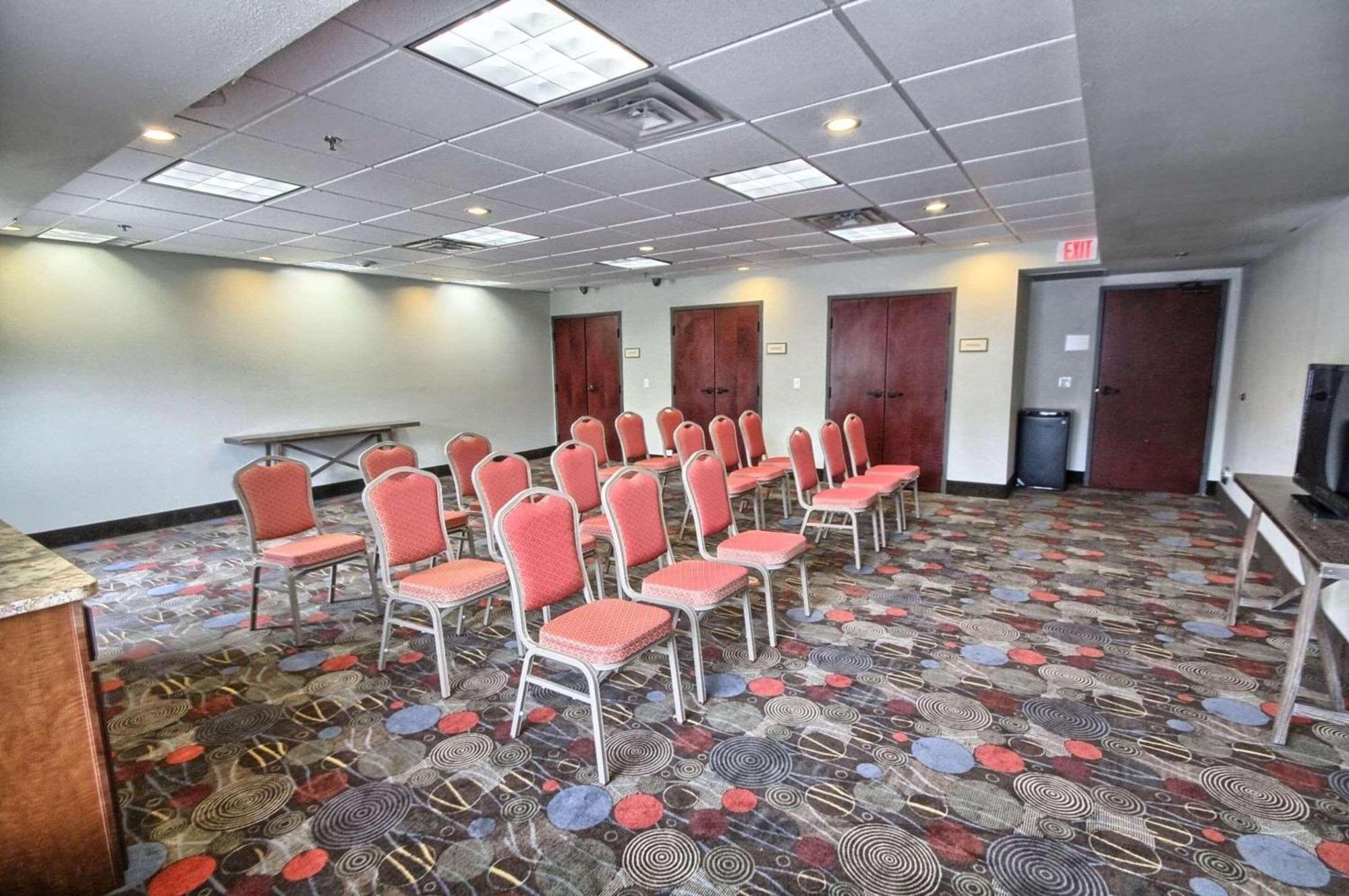 Country Inn & Suites By Radisson, Dearborn, Mi Bagian luar foto